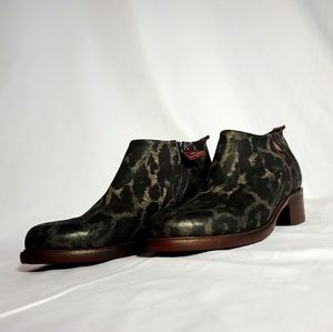Onid Studio Red and Black Jaguar Ankle Booties 37